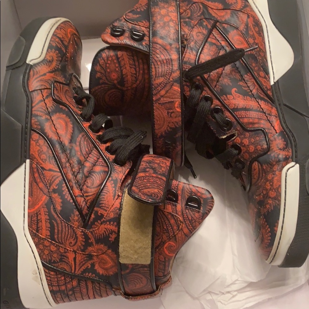 Givenchy - Picture 4 of 4